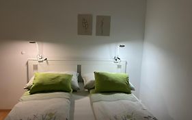 Best Rated Central Apartment Vienna - Ac, Wifi, 24H7Days Self Check-In, Board Games, Netflix