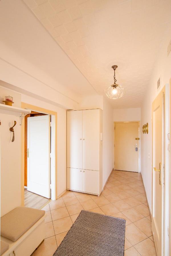 Best Rated Central Apartment Vienna - Ac, Wifi, 24H7Days Self Check-In, Board Games, Netflix 외부 사진