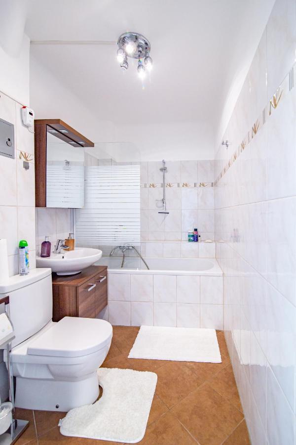 Best Rated Central Apartment Vienna - Ac, Wifi, 24H7Days Self Check-In, Board Games, Netflix 외부 사진